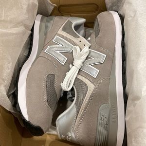 Brand new 574 Core Sneakers
